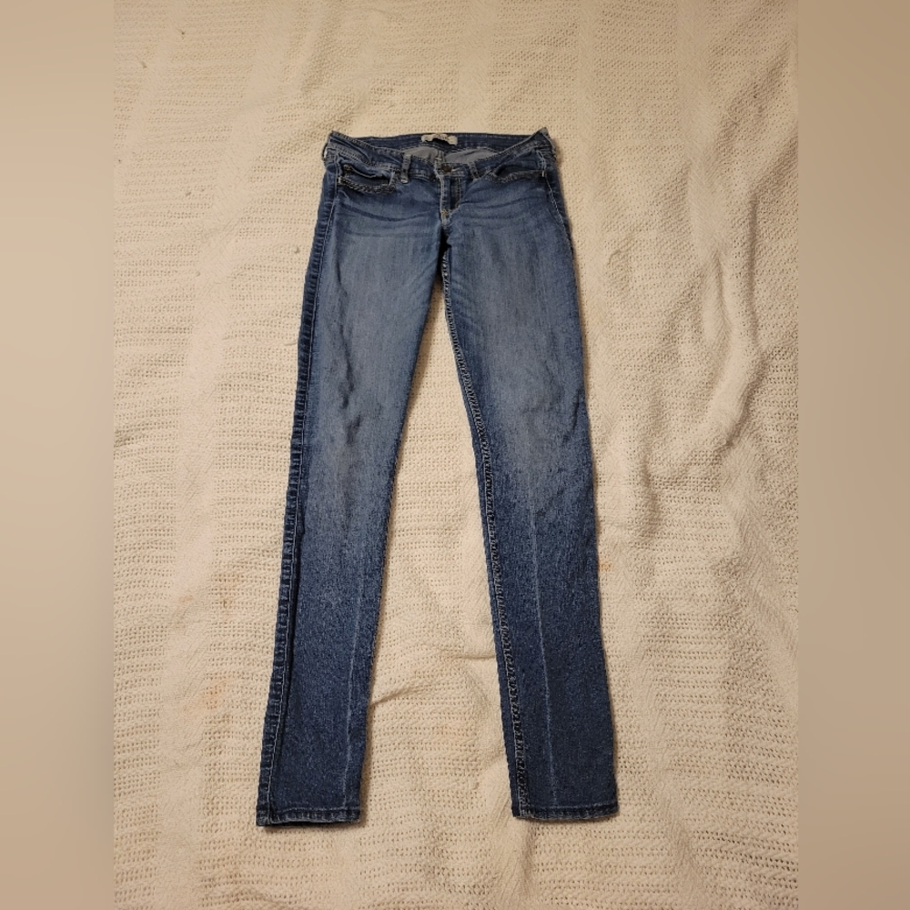 HOLLISTER MID RISE MEDIUM WASH DENIM JEANS